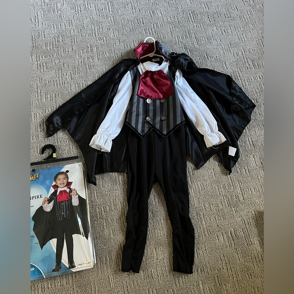 Kids 3T/4T Lil’ Vampire Halloween Costume